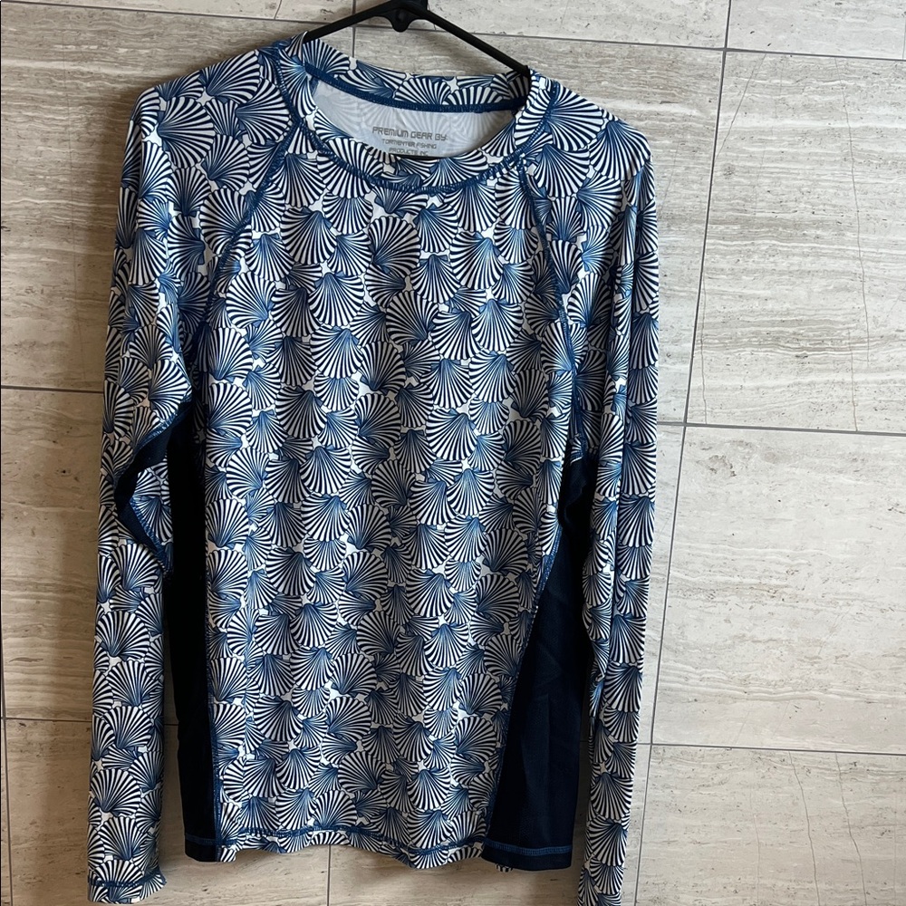 Women’s rash guard